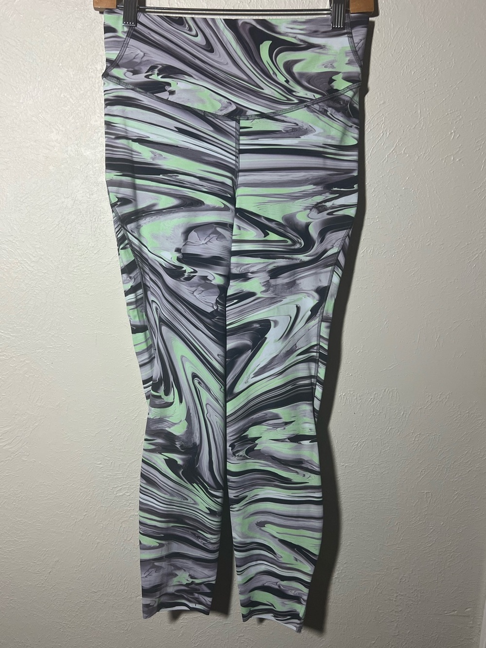 Lululemon Base Pace size 8 Marble-Print Leggings in Mint & Gray size 8